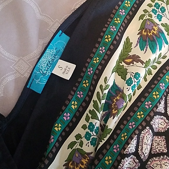 Long patterned maxi..v neck with cinched waist - Picture 2 of 3